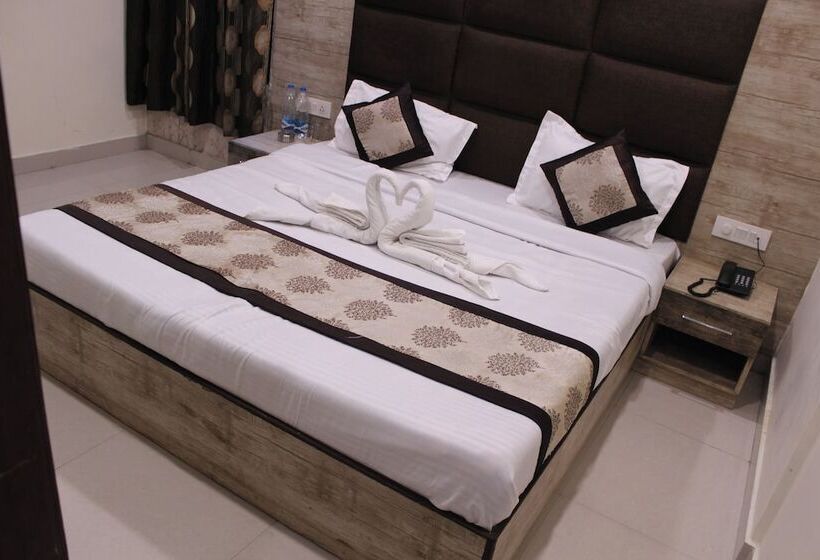 Goroomgo Shree Krishna Hotels Amritsar