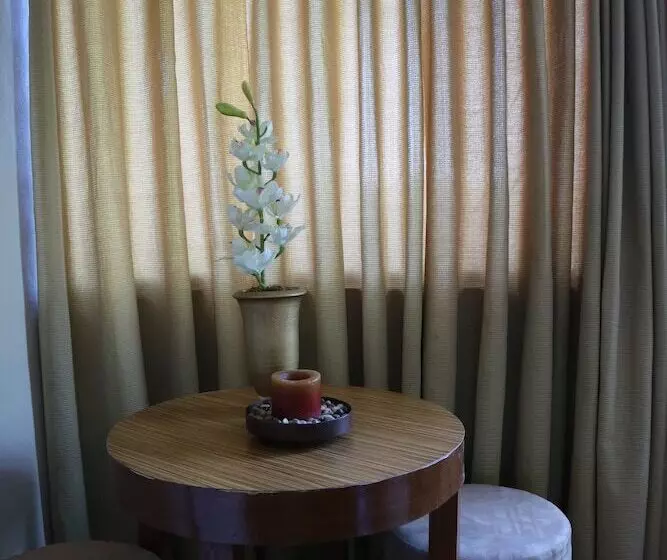 Splash Suites Hotel Laguna