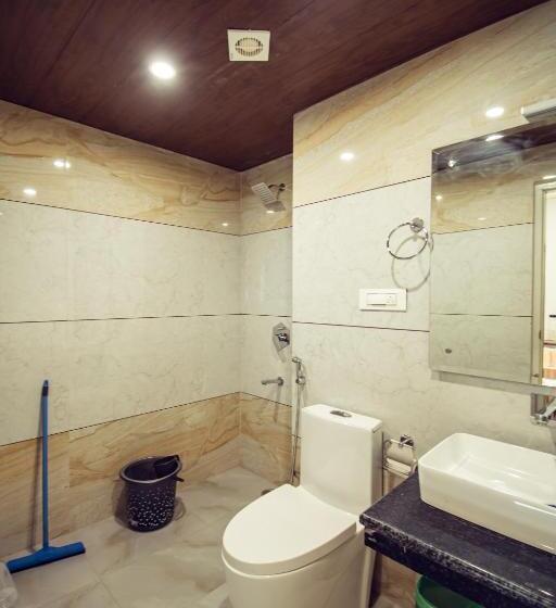 The Forest Pinnacle Hostel And Café, Old Manali