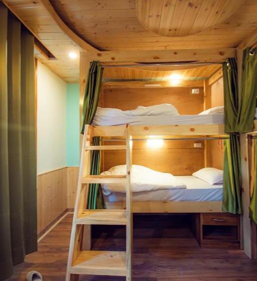 The Forest Pinnacle Hostel And Café, Old Manali