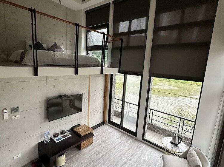 تختخواب و صبحانه Dahu Furano Homestay