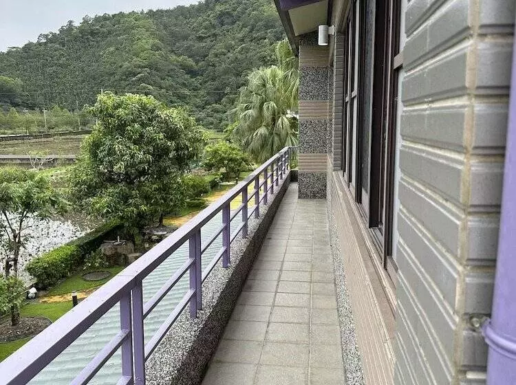 تختخواب و صبحانه Dahu Furano Homestay