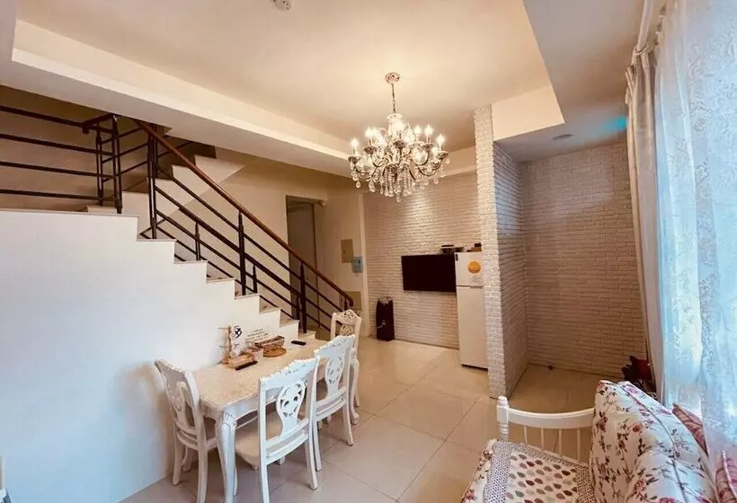 تختخواب و صبحانه Ellie's House
