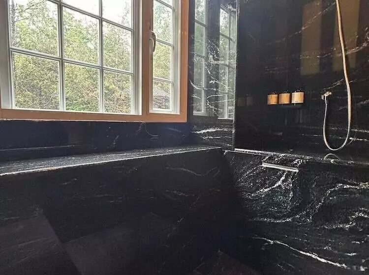 تختخواب و صبحانه Senboard Manor