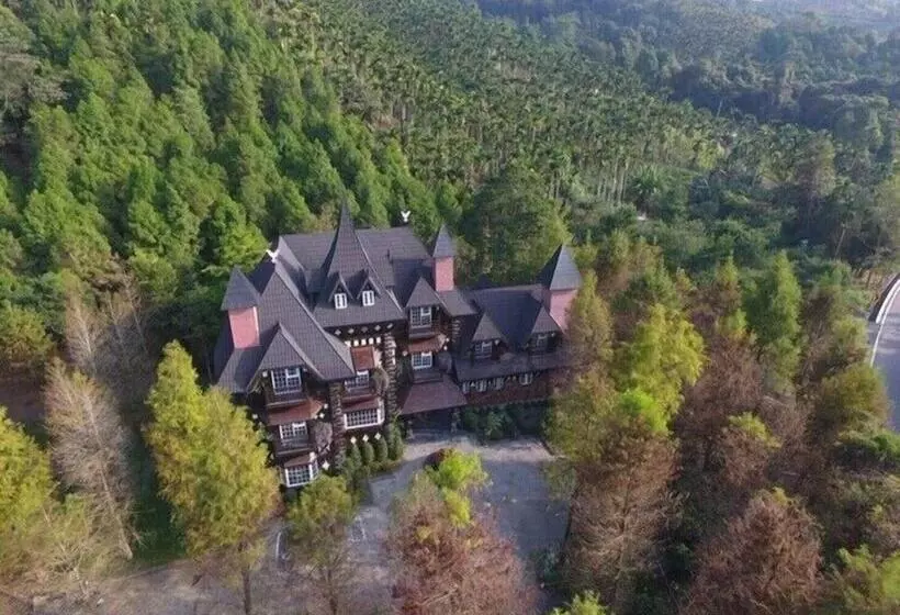 تختخواب و صبحانه Senboard Manor
