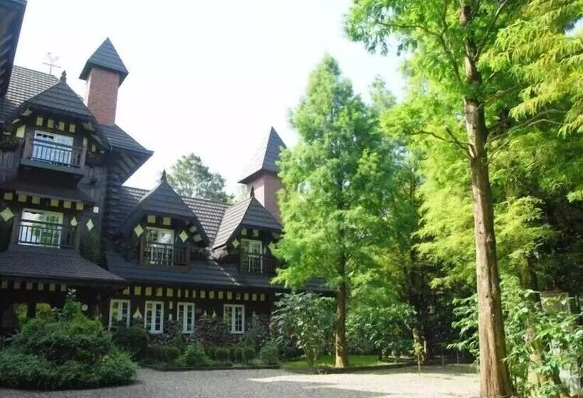 تختخواب و صبحانه Senboard Manor