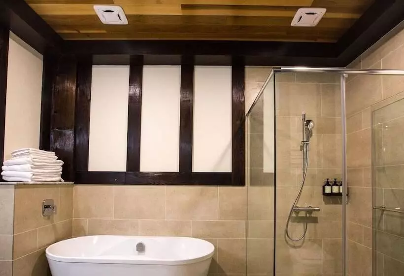 تختخواب و صبحانه Senboard Manor