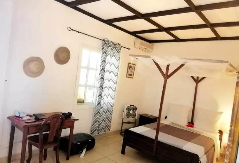 هتل Restaurant Jardin De La Paix