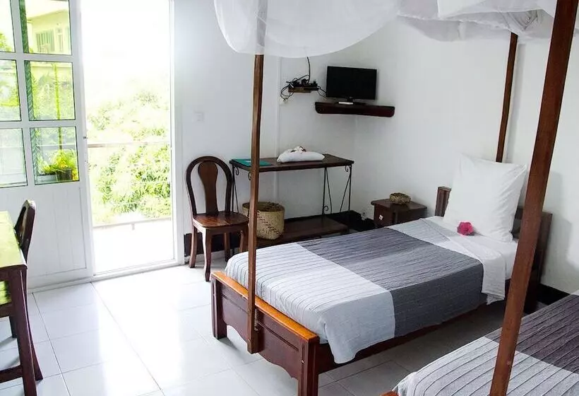 هتل Restaurant Jardin De La Paix