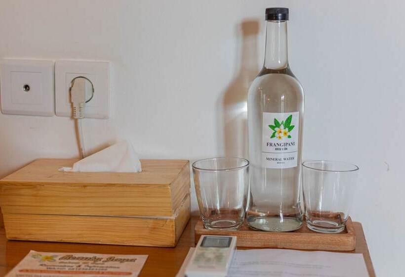 Пансион Frangipani House & Spa By Ecommerceloka