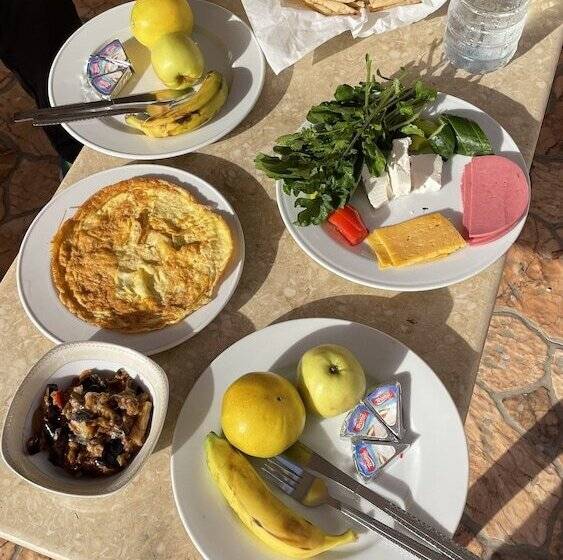 پانسیون Moon House Of Luxor