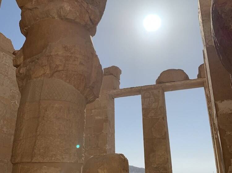 پانسیون Moon House Of Luxor