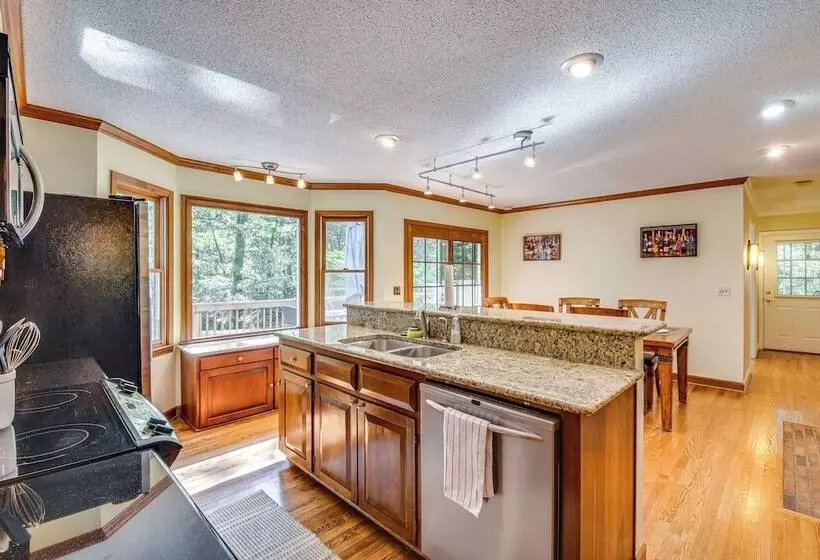 Anderson Retreat: Private Dock, Kayaks, Fire Pit!