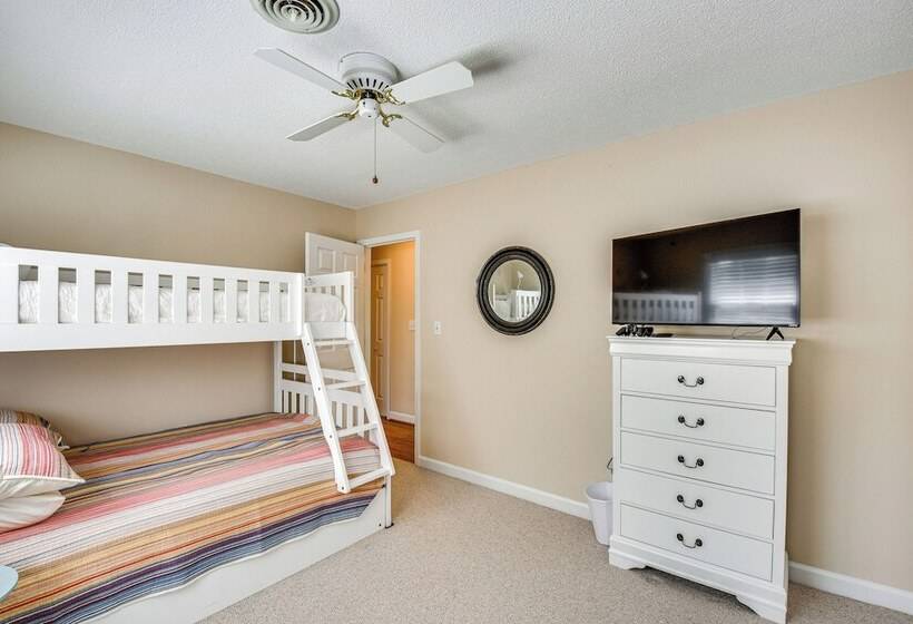 Anderson Retreat: Private Dock, Kayaks, Fire Pit!