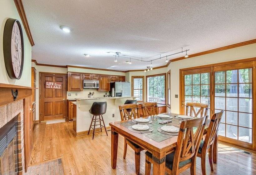 Anderson Retreat: Private Dock, Kayaks, Fire Pit!