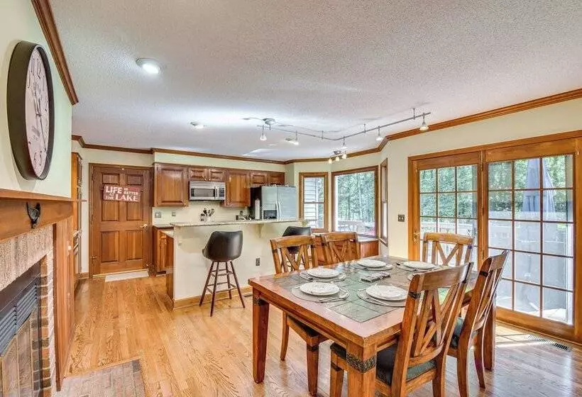 Anderson Retreat: Private Dock, Kayaks, Fire Pit!