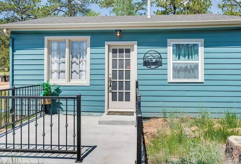 Patio & Hot Tub: Cozy Cabin Retreat In Bailey!