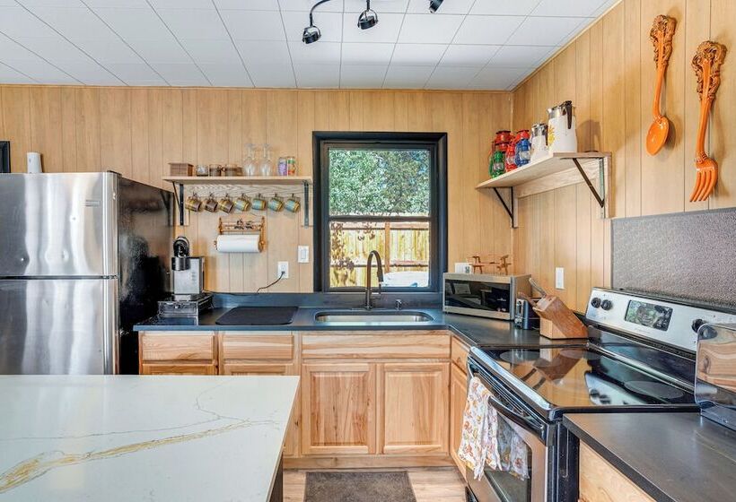 Patio & Hot Tub: Cozy Cabin Retreat In Bailey!