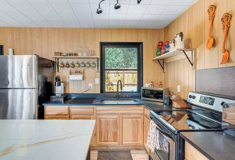 Patio & Hot Tub: Cozy Cabin Retreat In Bailey!