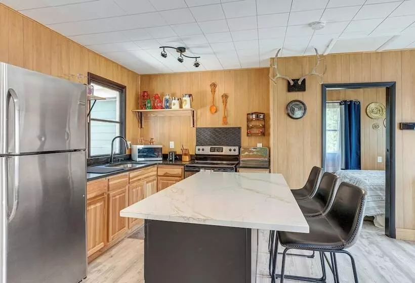 Patio & Hot Tub: Cozy Cabin Retreat In Bailey!