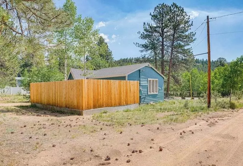 Patio & Hot Tub: Cozy Cabin Retreat In Bailey!