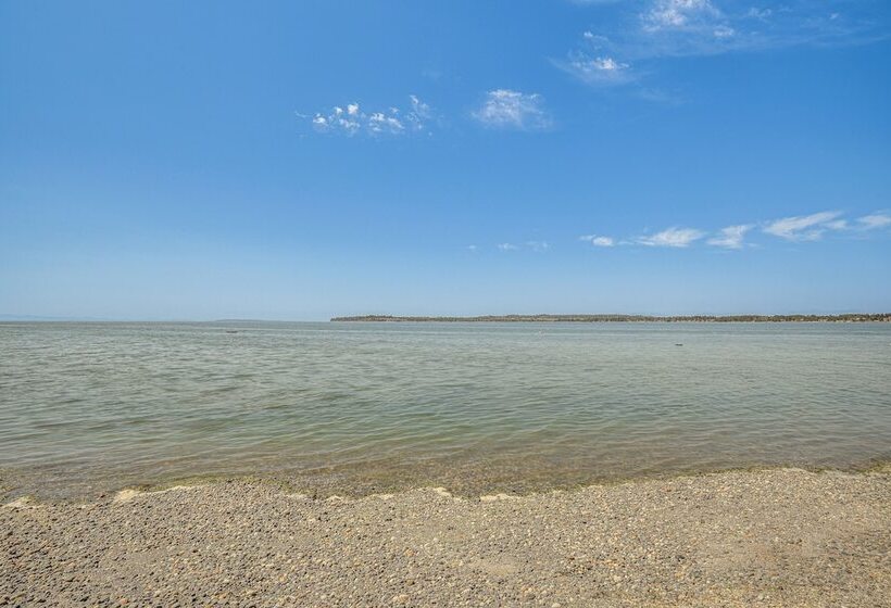Oceanfront Cottage W/ Patio & Views In Birch Bay!