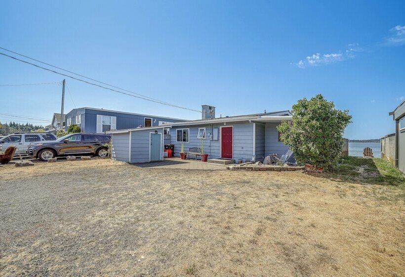 Oceanfront Cottage W/ Patio & Views In Birch Bay!