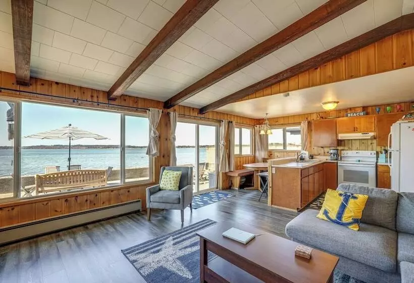 Oceanfront Cottage W/ Patio & Views In Birch Bay!