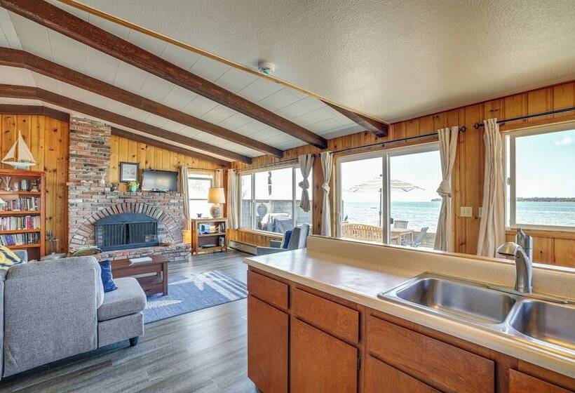 Oceanfront Cottage W/ Patio & Views In Birch Bay!