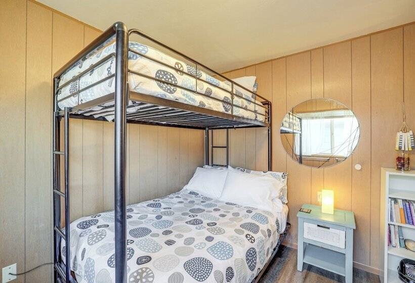 Oceanfront Cottage W/ Patio & Views In Birch Bay!