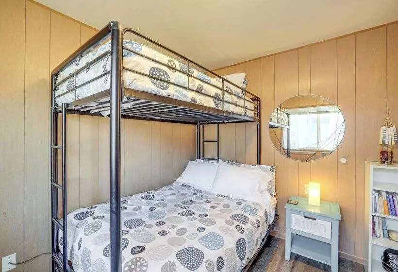 Oceanfront Cottage W/ Patio & Views In Birch Bay!