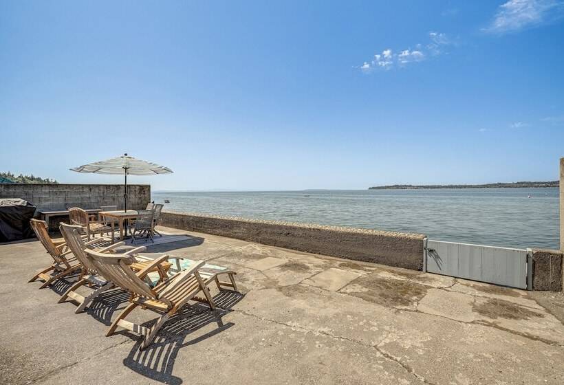 Oceanfront Cottage W/ Patio & Views In Birch Bay!