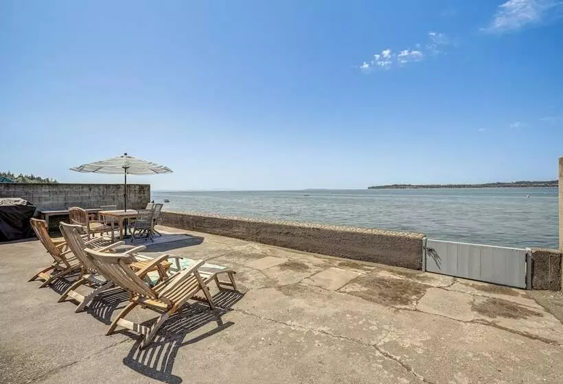 Oceanfront Cottage W/ Patio & Views In Birch Bay!