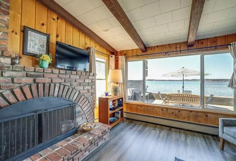 Oceanfront Cottage W/ Patio & Views In Birch Bay!