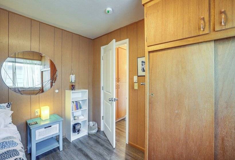 Oceanfront Cottage W/ Patio & Views In Birch Bay!