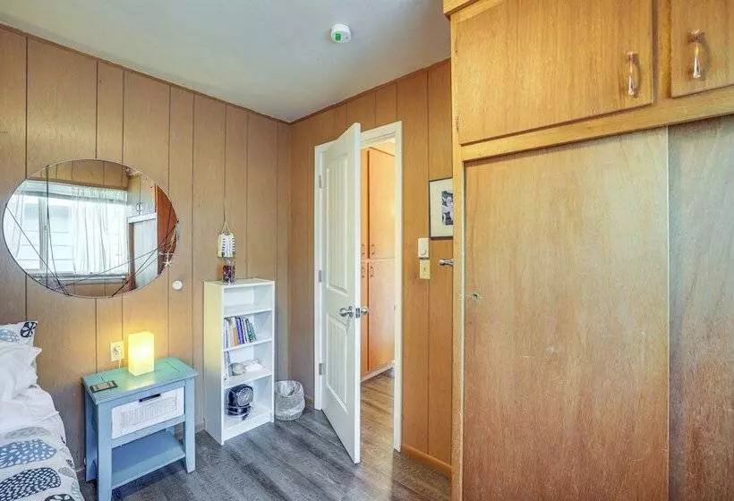 Oceanfront Cottage W/ Patio & Views In Birch Bay!