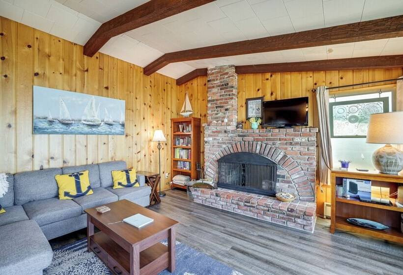 Oceanfront Cottage W/ Patio & Views In Birch Bay!