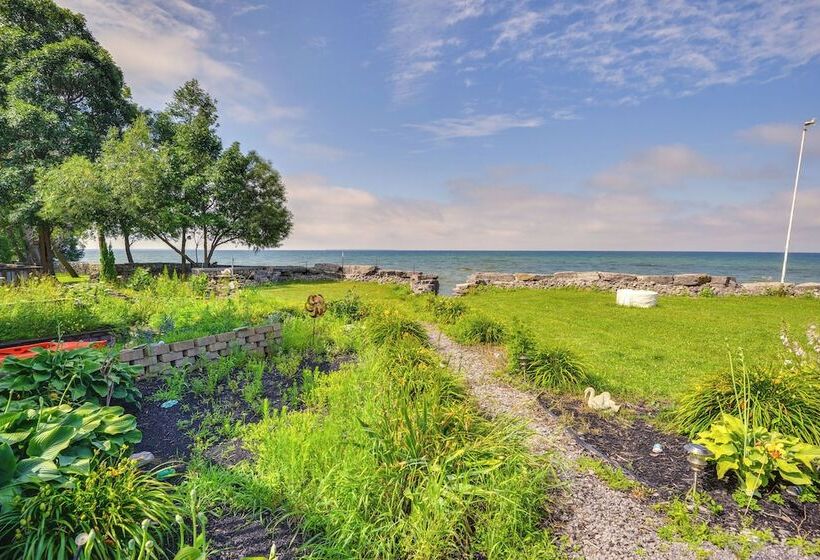 Lakefront Views & Private Yard: Three Mile Bay Gem