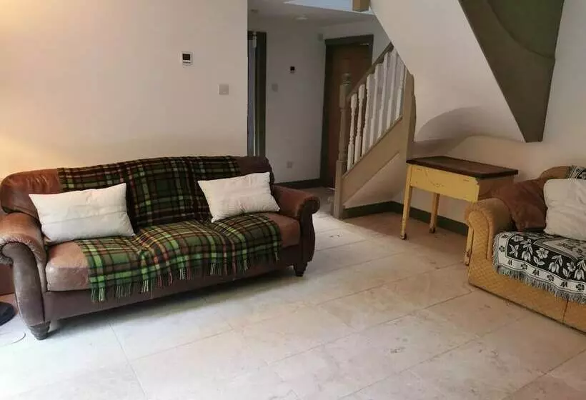 Countryside Cottage Retreat At Ty R Cwm Farm