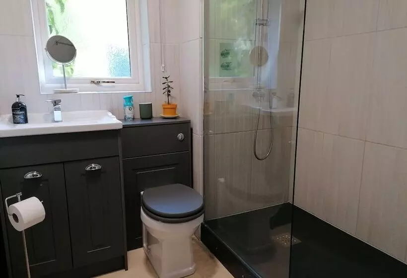 Countryside Cottage Retreat At Ty R Cwm Farm