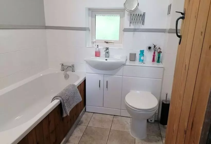 Countryside Cottage Retreat At Ty R Cwm Farm