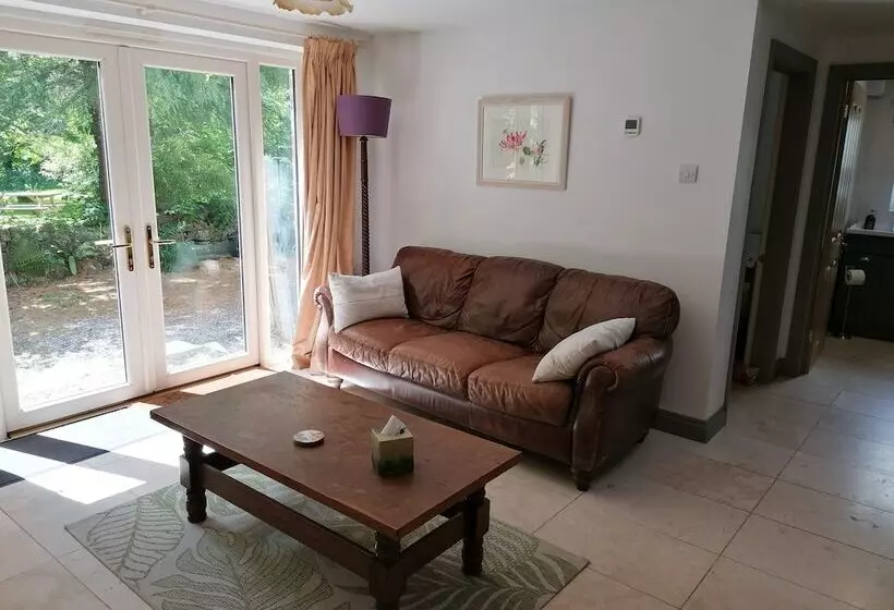 Countryside Cottage Retreat At Ty R Cwm Farm