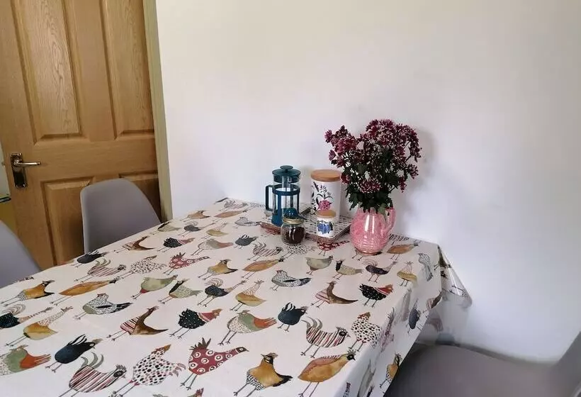 Countryside Cottage Retreat At Ty R Cwm Farm