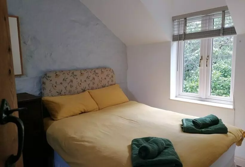 Countryside Cottage Retreat At Ty R Cwm Farm