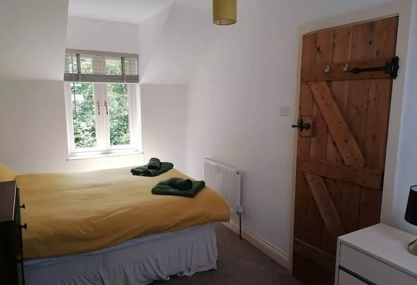 Countryside Cottage Retreat At Ty R Cwm Farm