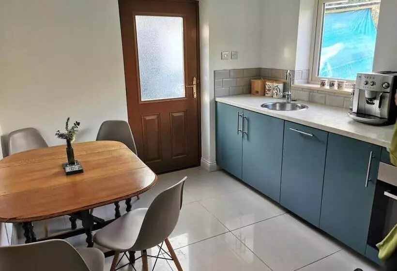 Countryside Cottage Retreat At Ty R Cwm Farm