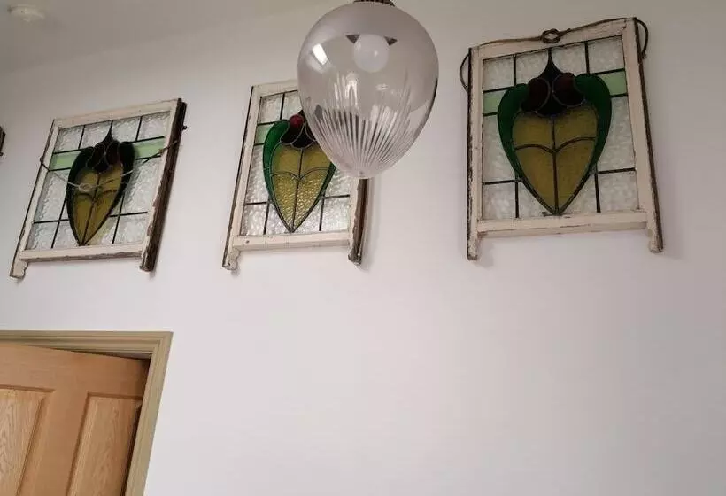 Countryside Cottage Retreat At Ty R Cwm Farm