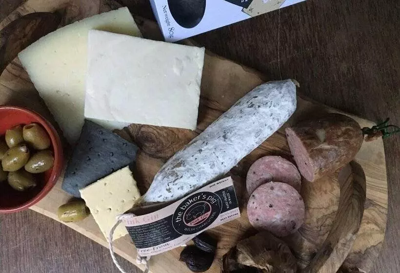 Countryside Cottage Retreat At Ty R Cwm Farm