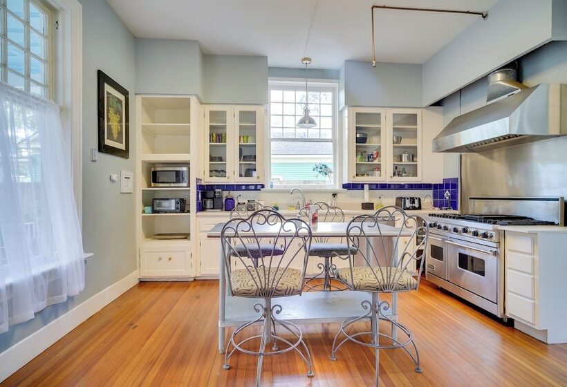 Historic Lake Charles Estate: Walk To Downtown!