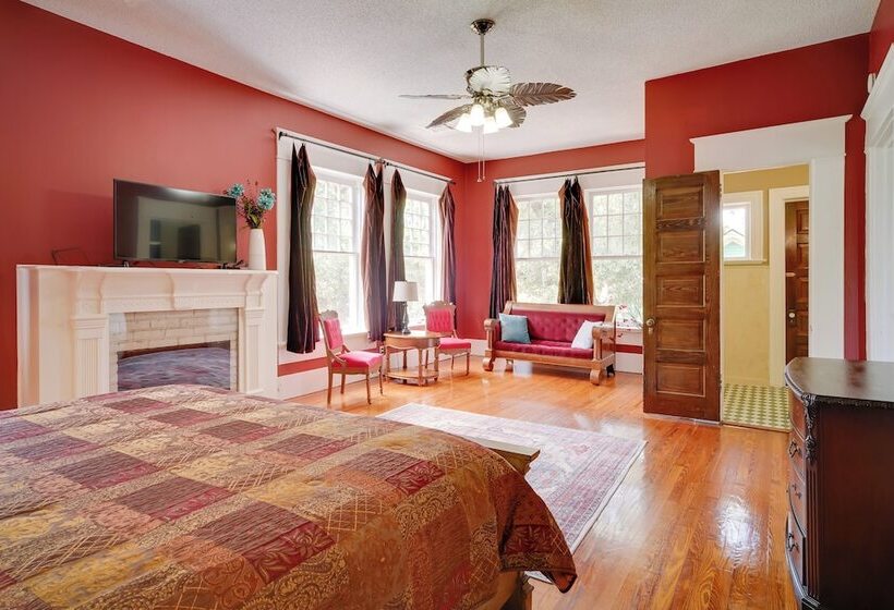 Historic Lake Charles Estate: Walk To Downtown!